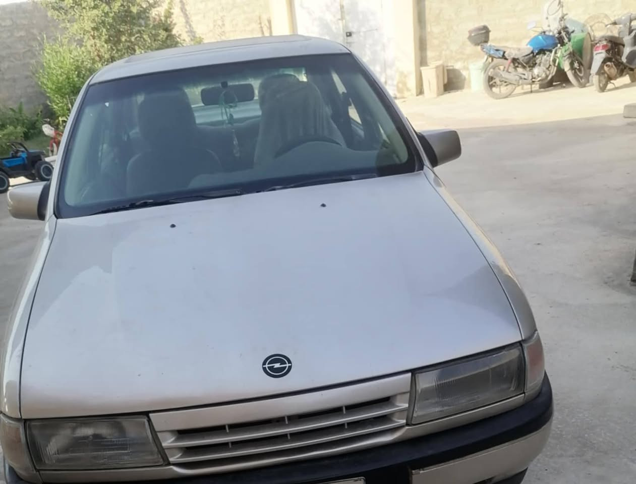 لبيع فكترا كير اوتوماتيك  مشوار الوطني رقم بغداد موديل 1992 جم 18 ل  %%***********
