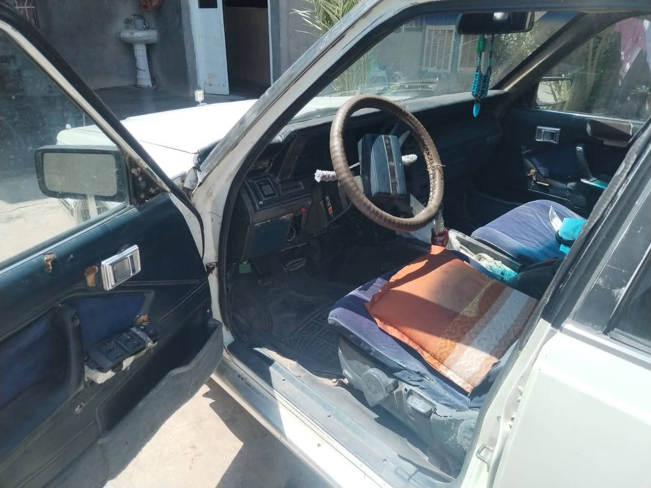 سيارة سوبر موديل 85نضيفه محرك بطه اثنين ونص گير عادي الاتصال على هذا الرقم ***********
