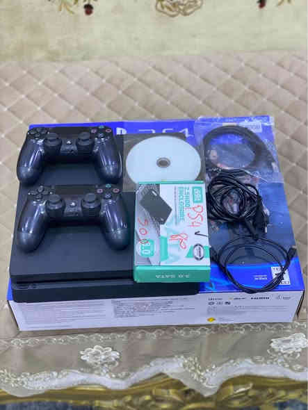 السلام عليكم
جهاز بلي فور سلم مهكر  بسعر 310 الف بدون عمله رجائاً
الجهاز حجم الذاكره نص تيرا + هارد 500خارجي 

القطعه اخر اصدار نازله سريعه بالتشغيل جداً

تحديث النضام هوه12.2 افضل نضام للمهكر لين يشغل جميع الالعاب

الجهاز لا مفتوح ولا مصلح 

الجهاز مهكر يعني تكدر تنزل اي لعبه ابالك مجاني

متوفر بلي فور سلم الجهاز نضيف كلش ويا جوستكين تجاري كير وبطاريه اصلي
وملحقاته  وكيبل الاجدي تشغيل

الجهاز اي خلل مابي او مشكله 

الالعاب الموجوده بلجهاز + وياه هار خارجي500
فيفا25 عربيه
كريتوس راكنا روك عربي اضافات
كوست اوف تسوشيما اضافات
رزدنت ايفل 2+4
جي تي اي 
وغيرها من الالعاب الموضحه بالمنشور
متوفر بيع او مراوس مع اكس بوكس 360 او بلي ثري

مكاني:البصره المعقل الابله بضهر جامع سيد علي 
الرقم:*********** البصرة
