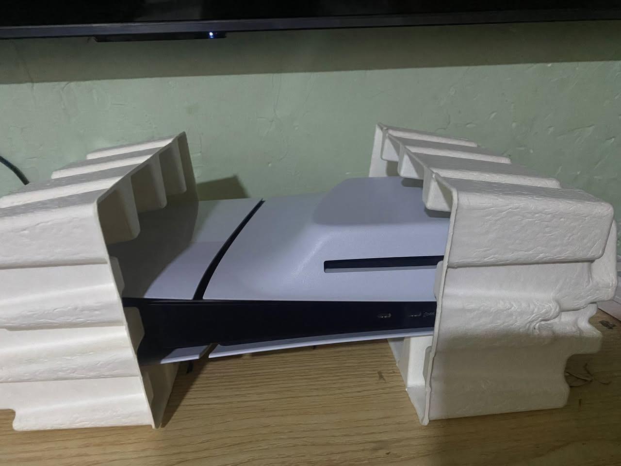 بلي 5 slim على وضع الشركه استخدام 8 ايام فقط 700 الف وبلعافيه عل ياخذه مكانه بغداد مدينه الصدر 
الرقم ***********
