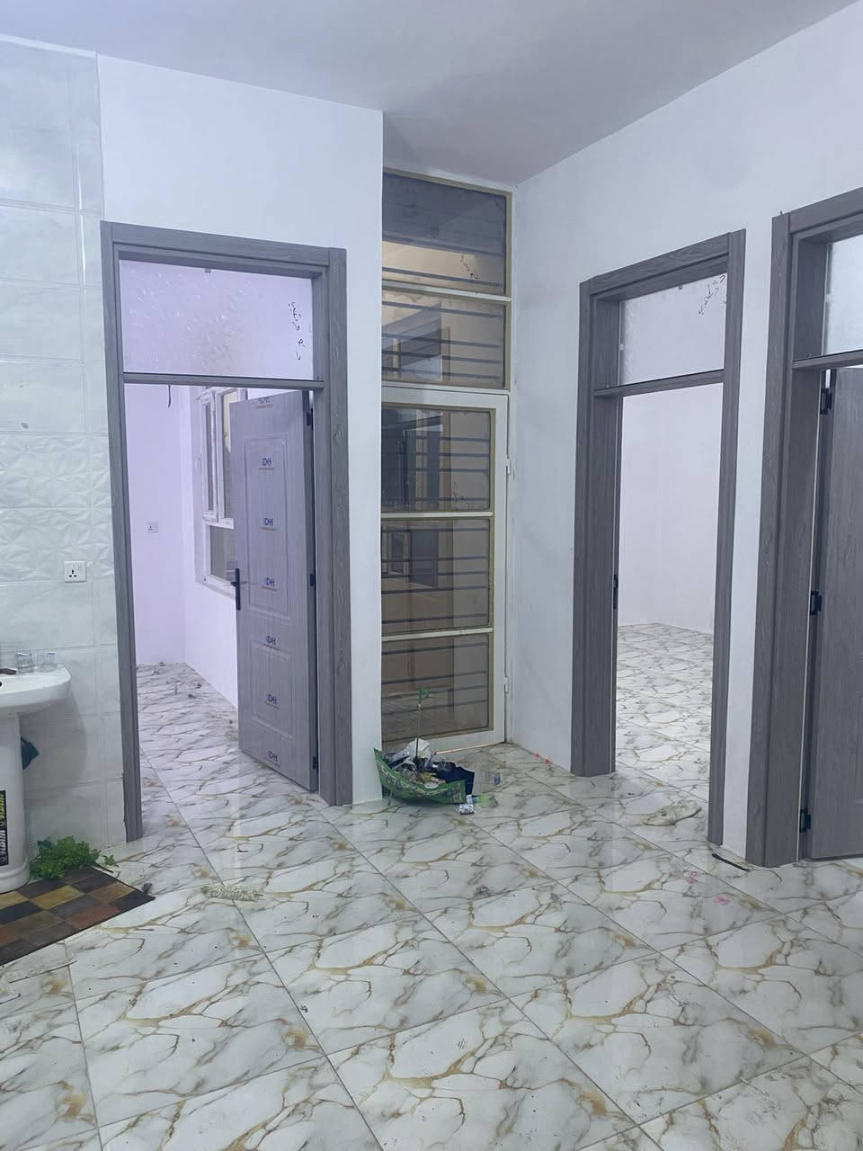 � فرصة مميزة للإيجار – مشتمل راقٍ
🔹 مشتمل طابق ثاني للإيجار
📍 الموقع: الفلاحة – قرب قاعة شهرزاد للأعراس
📐 المساحة: 125 م²

✨ المواصفات:
• غرفتي نوم مريحتين 🛏️
• صالة استقبال واسعة
• مطبخ عملي
• صحيات داخلية وخارجية
• الصحيات (غربي + شرقي) 🌞
• منور + بيتونة
• سطح خاص
• بناء حديث 2025 🆕
• موقع مميز قريب من الشارع العام
• متوفر سخان مياه 🔥

💰 مناسب للعوائل الباحثة عن الراحة والموقع الممتاز

📞 للاستفسار والتواصل:
***********
📲 متوفر واتساب
