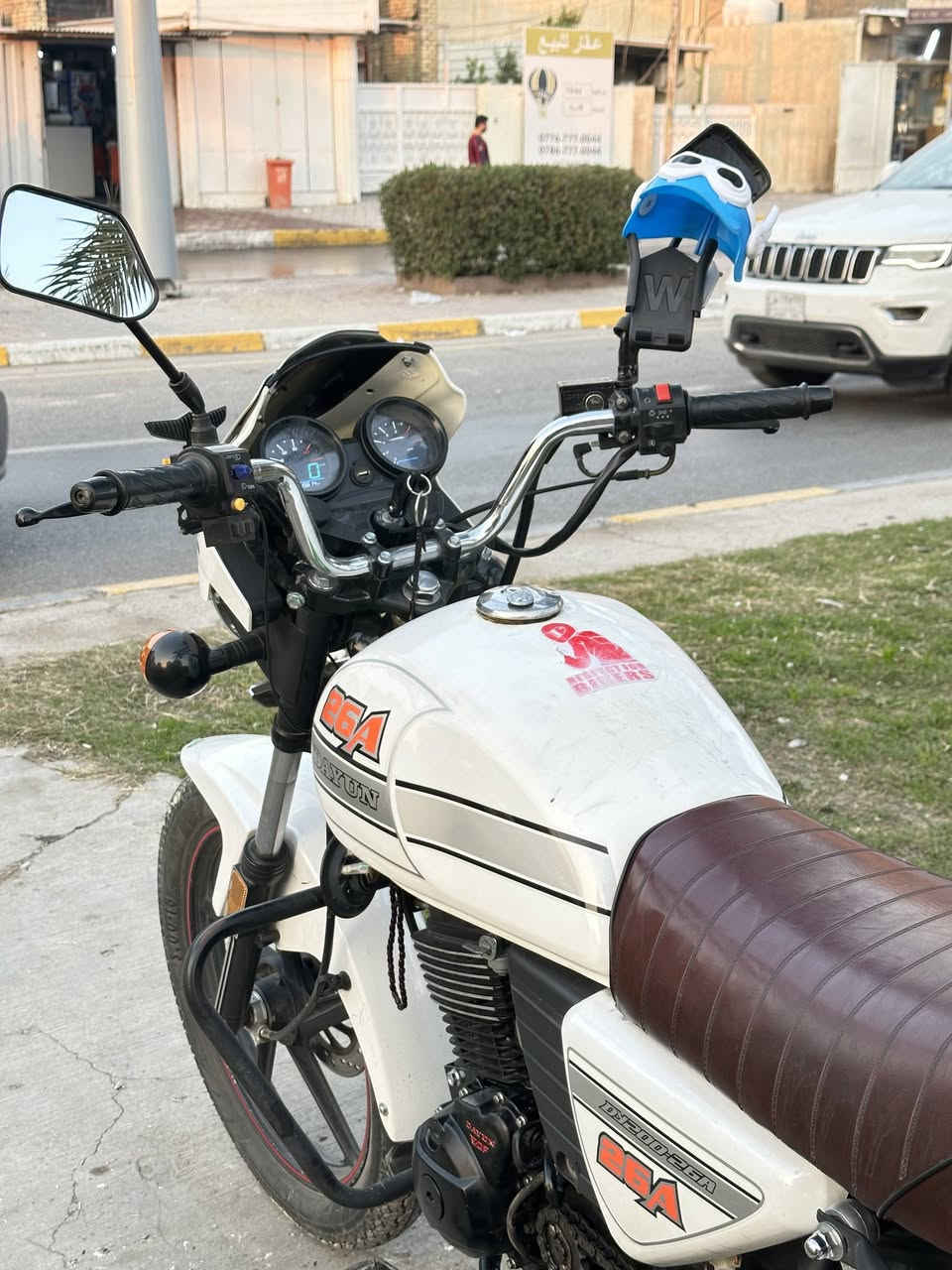 السلام عليكم دايوان موديل 25 مرقم لوحه وسنويه كامل
تحويل مباشر دراجه كفاله عامه بعدها بحالة الوكالة جديده
ماشيه 16 قابل للزيادة استخدام شخصي اكفلك نظافه من التاير للتاير رايدهه ب 1950 بيها مجال للشراي 
 مكاني بغداد الحريه *********** واتساب واتصال
