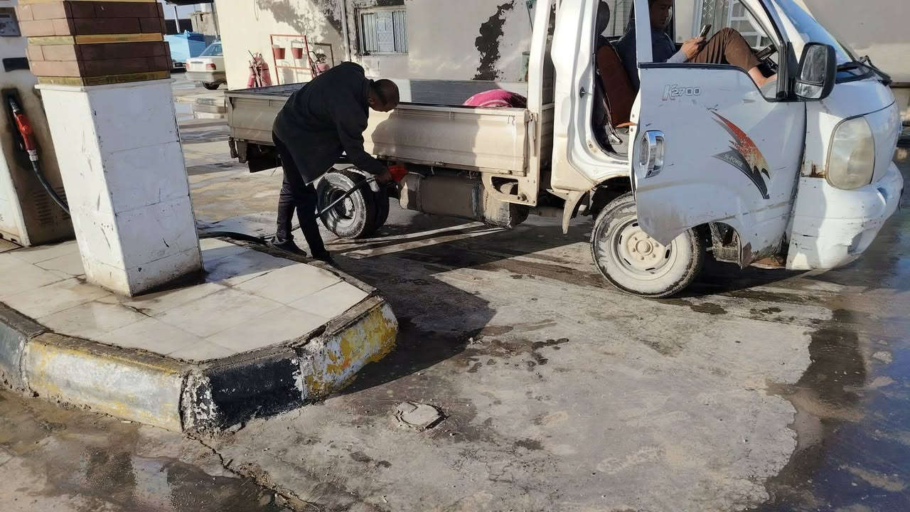 موديل ٢٠٠٦ 
رقم كامل انكليزي

مكانها ديوانيه

سعرها ٦٥

للاستفسار الاتصال *********** او ***********
