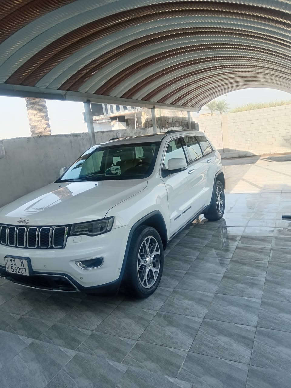 🔥للبيع – جيب كراند شيروكي خليجي (لمتد ابلاص)كامل مواصفات
الانبار الكرمه 
✨ موديل: 2019 خليجي
✨ فئة: Limited (لمتدد بلص)
✨ بدون أي حادث
✨ رقم بغداد
ماشيه 66
💎 المواصفات الكاملة:
✔️ محرك 6 سلندر 3600
✔️ دبل (دفع رباعي)
✔️ فتحة سقف بانوراما
✔️ جلد فاخر وكالة
✔️ شاشة كبيرة 3 + نظام ملاحة
✔️ كاميرا خلفية + حساسات أمامي وخلفي توقف ذاتي
✔️ تشغيل بصمة (دخول وتشغيل بدون مفتاح)
✔️ ريموت ستارت (تشغيل عن بعد)
✔️ مقاعد كهرباء + تسخين مقاعد
✔️ مثبت سرعة
✔️ تخم تاير جديد
✔️ إنارة LED نهارية
✔️ نظام ثبات إلكتروني
🚗 السيارة استخدام شخصي، نظافة عالية جداً، فحص كامل.
🔥 ما تحتاج صرف نهائياً – عليها ادامه كامله.
💰 السعر 280
📞 ***********
