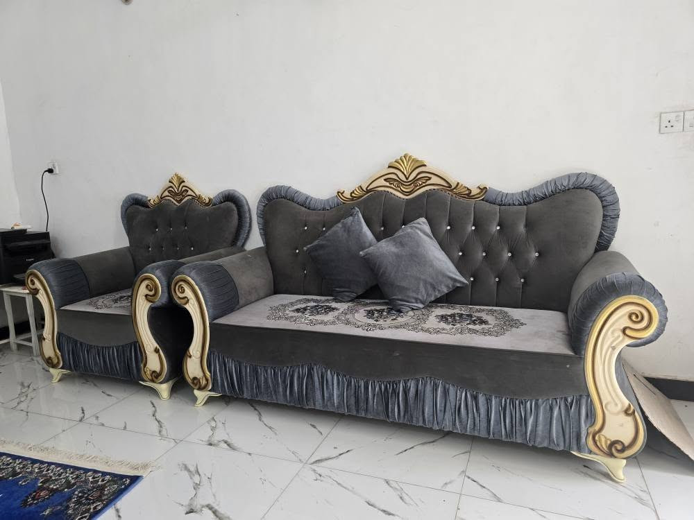 تخم ١٠ مقاعد مستعمل قليل 
السعر ٥٥٠ مكان المحاويل 
*********** حلة, بابل
