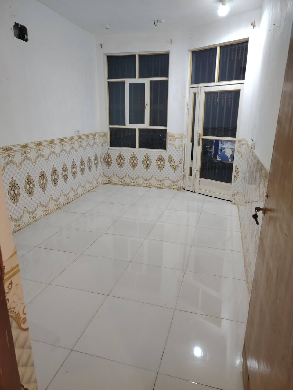 يوجد لدينا
مشتمل الإيجار حديث البناء درجة أولى طابق ثاني

غرفة كلدور استقبال مطبخ مجمع صحيات

سعر الاجار 250 الف

حله حي الكفاءات خلف كراج الموحد

للاستفسار الاتصال على الرقم ***********
