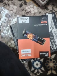 SIX X7400 PRO 1TB M.2 NVMe SSD.  واجهة PCIe Gen 4x4 فائقة الأداء. سعة ...