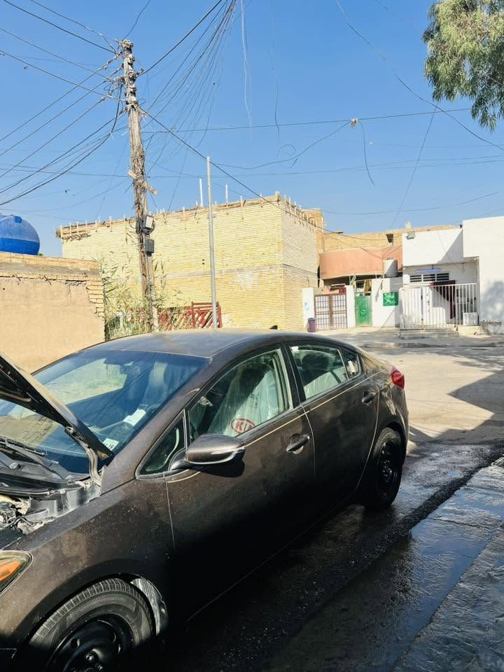 السلام عليكم 

فورتي موديل ٢٠١٦امريكي حادثها 
بنيد مصبوغ  و جامغ جهة اليمنه بدايته فقط 
بدون دواخل بدون ايرباك 

كير ومحرك مكفوله 
سياره كامله من تايرات تخم جديد 
حداديه صدره جديده امامي خلفي 
 منظومة تبريد جديده 
مكاني بغداد مدينه الصدر  ( العبيدي ) 📍
السعررر ١١٦ وبيه مجال
ررقم ***********
