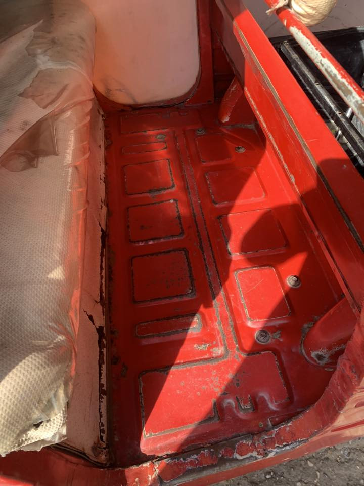 سلام عليكم 
تكتك لبيع
موديل ١٧ بس محسوبه عل ١٨
اوراق كبس 
محرك مجفت 
مكاني بغداد الدوره شارع ٦٠
***********
