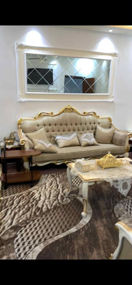 اللهم صلي على محمد وآل محمد 

يعلن مكتب عقارات البياتي 

عن دار للبيع طابقين نضيف جدا موقع مميز 

المساحه 200م طابو زراعي سند 25

الموقع لبكرلي الاولى قرب مدرسه البحتري 

يحتوي علئ غرفه نوم عدد4  وكلدور واستقبال ومطبخ ومجمعات صحيه 

السعر  230 وقابل للتفاوض
للاستفسار مراجعة مكتب عقارات البياتي في موقف دانه مقابل أبو توحه أو لاتصال ***********
