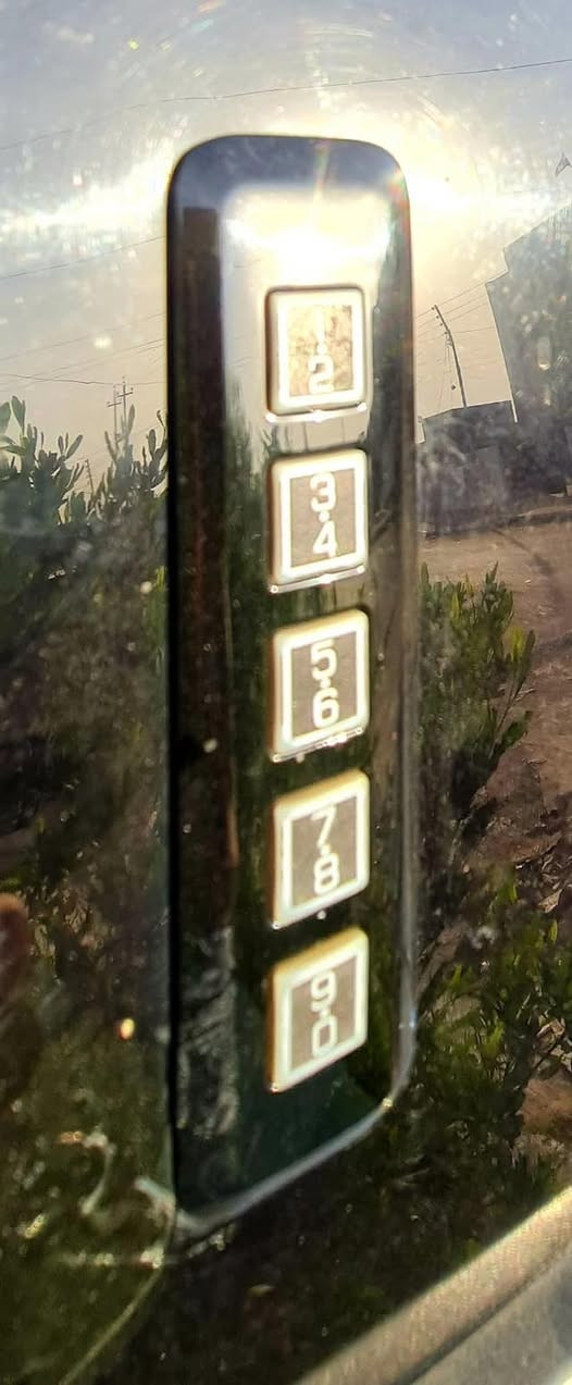 السلام عليكم
فورد f 150 
وارد كندي بدون حادث كلين 
ماشيه 1062 km 
مكينه جديده مبدليها 
السياره اي نقص مابيها 
بشرط الفحص الاستفسار 
الاتصال ‭0772 222 9922‬
