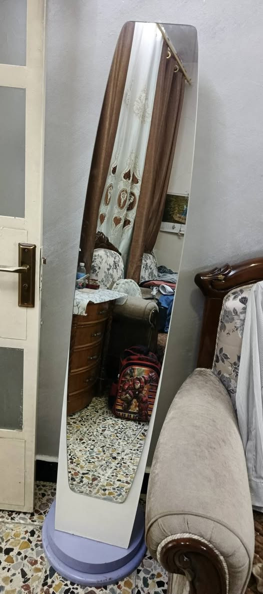 غراض نظيفة للبيع العنوان الكرادة الشرقية ***********
