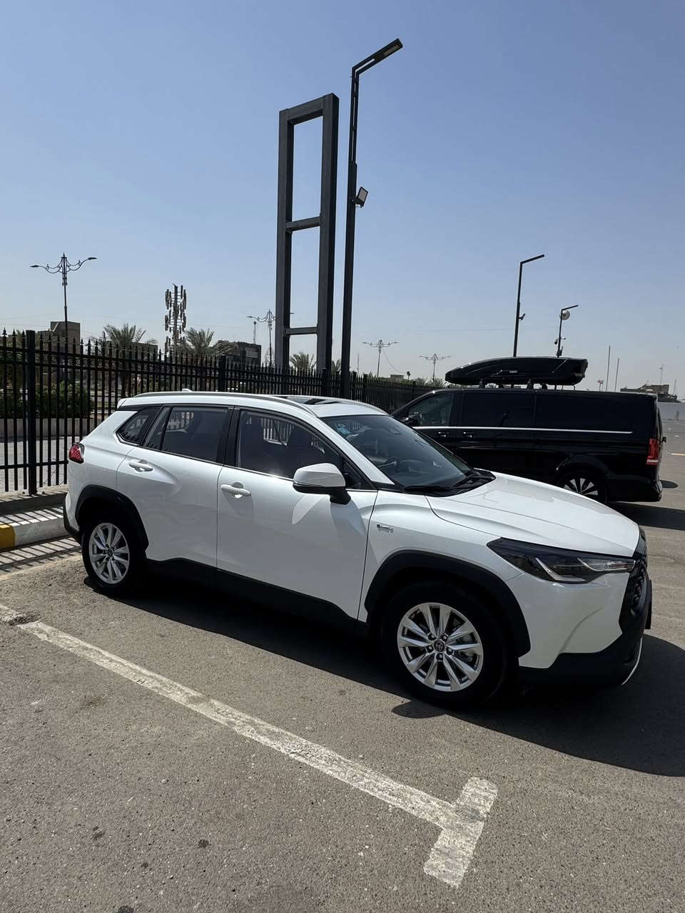 كروس2024  ماشيه 23 الف  هايبرد داخل جلدكرسي كهرباء سلايد +تبريد قطعتين HEV   مكينه الفين 
‎مرقم بغداد تحويل ثاني يوم  

‏‎المواصفات 

‏‎♦️مكينه الفين هايبرد شحن ذاتي 
‏‎♦️سلايت 
‏‎♦️اظهار علامات الطريق المروريه داخل كيجات 
‏‎♦️رادار امامي 
‏‎♦️تحديد مسار طريق 
‏‎♦️سياقه الية
‏‎♦️بصمه تشغيل + دخول ذكي من يدات بوب وترحيب 
‏‎♦️تبريد قطعتين 
‏‎♦️كيجات شاشه
‏‎♦️مود داريف وضعيات ثلاثه +ايفو مود
‏‎♦️مانع نزلاق + مانع نحدار 
‏‎♦️8 ايرباك 
‏‎♦️شاشه مسجل كار بلي 
‏‎ ♦️ تبريد بيانو شاشه
‏‎♦️اشاير مري  
‏‎♦️فول لايت اوتو حساس +حساس لايت ناصي + حساس اطار+ ابلوجكترات 
‏‎♦️داخل جلد كرسي  كهرباء
‏‎السعر. 164 وبيها مجال   

‏‎مكان السياره بغداد  

‏‎الرقم
***********
