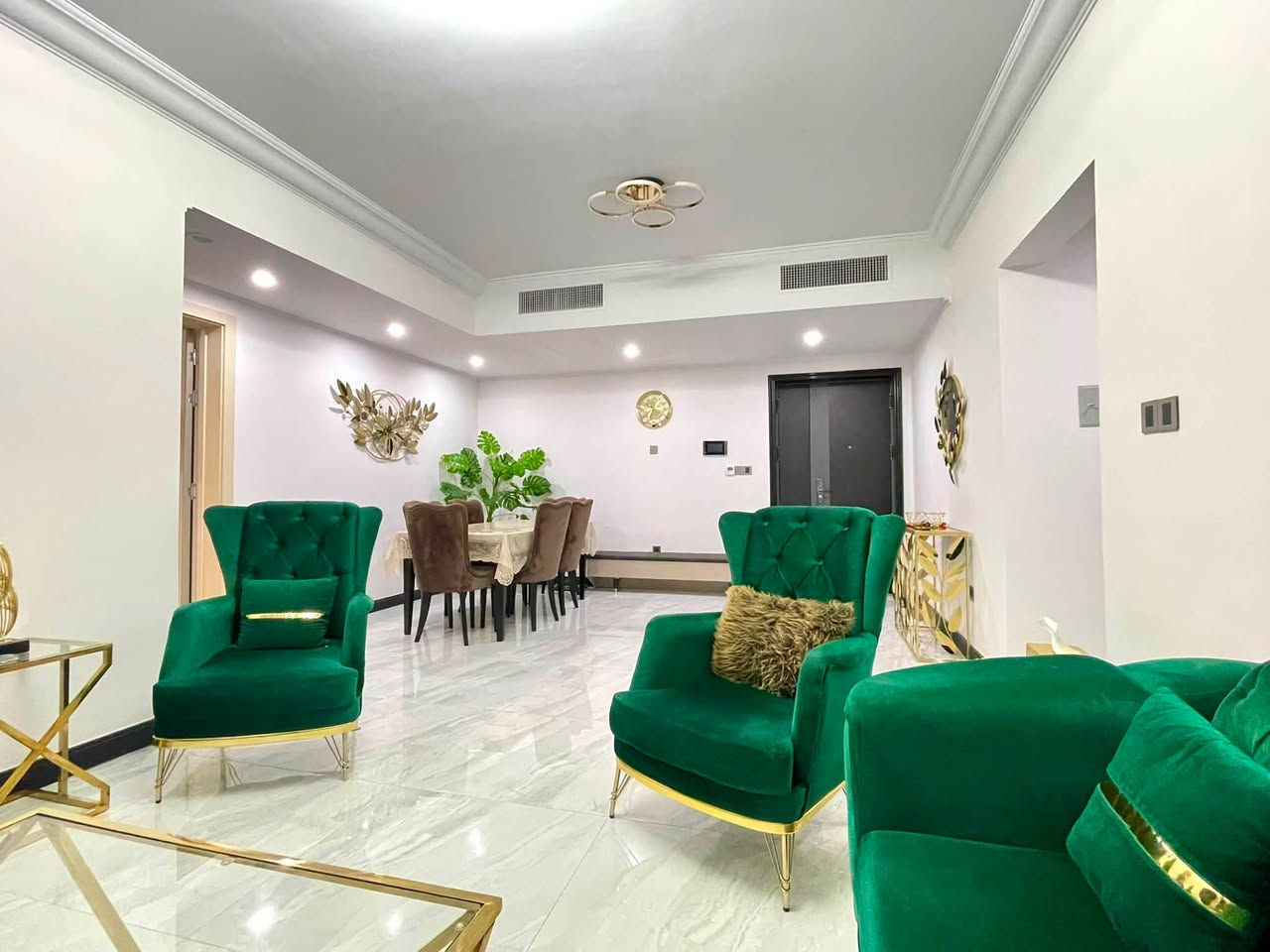 شقة ١٧٠ متر مؤجرة ومؤثثة بالكامل للبيع مع الاثاث في عمارة ٤٧ طابق اول ومتصله مباشر بالبارك الخارجية المقابل لمطار المثنى وسعر الايجار الشهري ١٥٠٠ دولار دفع شهري


**إذا كنت صاحب هذا الإعلان وتريد حذفه لأي سبب، رجاءا أرسل رسالة إلى الدعم الفني**
