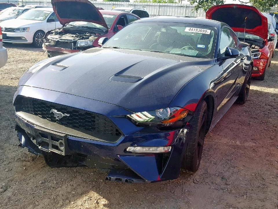 السلام عليكم ورحمه الله
موستنك للبيع موديل 18
ماشيه 91
حادث السيارة في امريكا 
دعاميه فقط 
وفي العراقجوملغ  +بنيد 
السيارة احلى من الصور 
العسر 120 
للاتصال ***********
