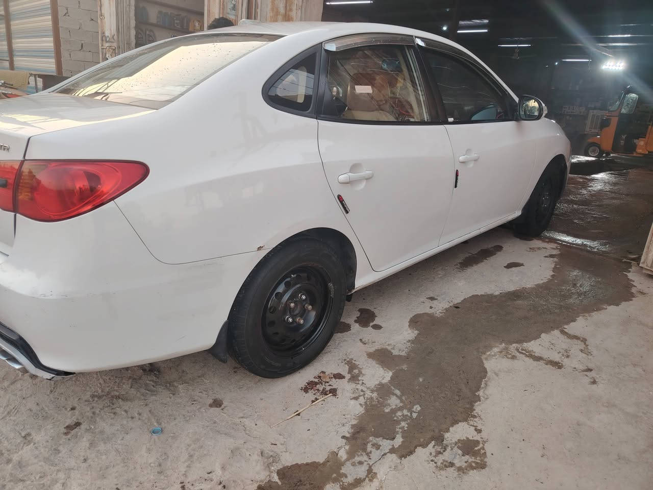 ***********
السلام عليكم النتره للبيع  11  خليجيه مكينه 1600  رقم واسط بسمي    السياره بيه جاملغ مبدل  سياره عليه ادامه كامله  كير مكينه خير من الله مكان سياره بغداد النهروان   السعر 107  وبيه  مجال
