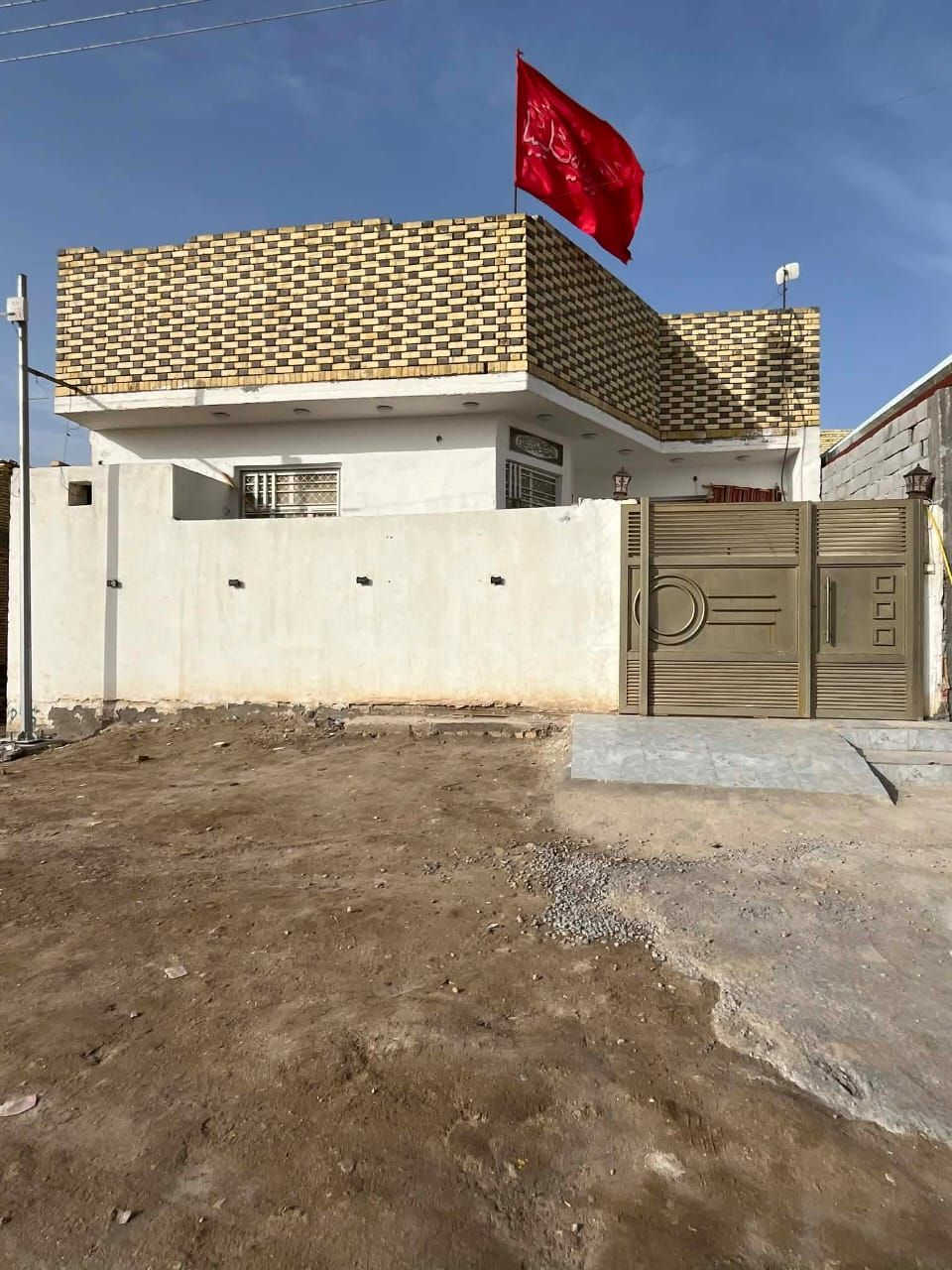 بسم الله الرحمن الرحيم
بيت للبيع المساحه ٢٠٠م طابو صرف مطلوب اسكان يبعد عن الشارع العام ٥٠م على ساحه المكان ناصريه منطقة شهداء الحشد(الكناهره) قبل لا تدخل ناحيه اسديناويه مكون من ( استقبال+صاله+غرفتين نوم+مطبخ+صحيات داخليه وخارجيه+حديقه داخليه) الاستفسار الاتصال على الرقم ( *********** )
