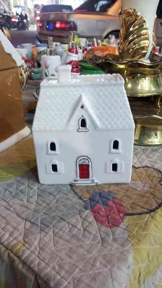 صباح الخير. تحفيات. على شكل. بيت 
متوفر. بحجام. مختلفه.  
متوفر. توصيل دخل طوريج
***********
