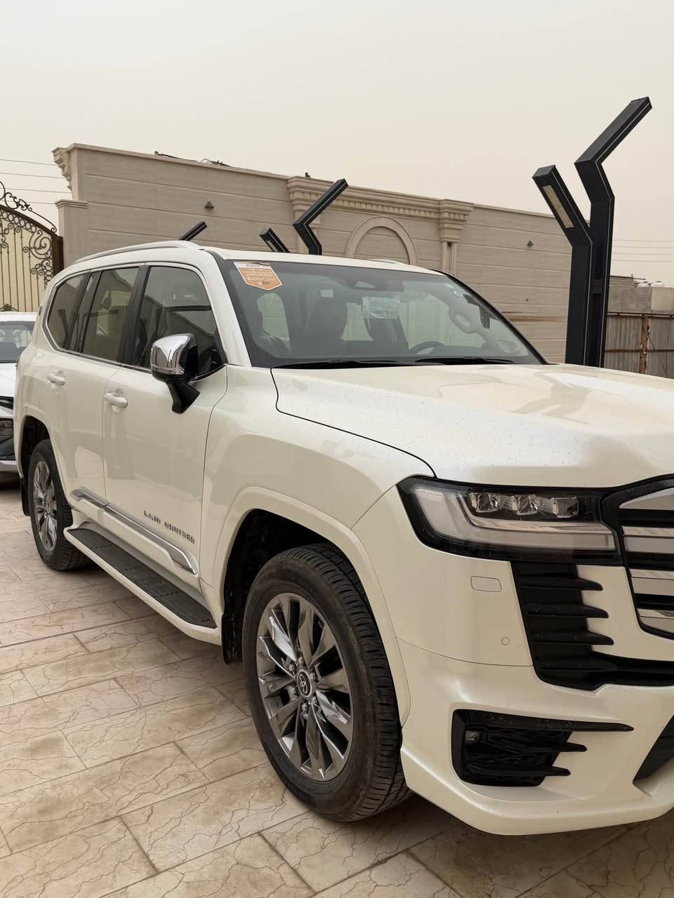 السلام عليكم 
لاند كروز  للبيع  
vx s
2025 
السيارة  ساز  ام  الضمان  
ماشية  9,000 اخت  الزيرو  ع  وضع  الشركة 
السيارة  فول  لل  اخير  
اربع  كشنات  تبريد  تدفئة
شاشات  ام  التطبيق  
رادارات  
كامرات 360
سعرها  جوة  سعر الشركة  ب 50 ورقة 
العنوان  البصرة  
*********** البصرة, العراق
