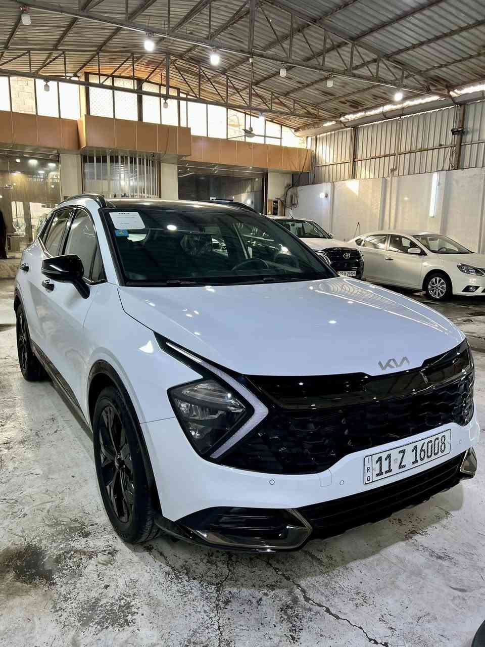 السلام عليكم 

كيا سبورتج 2025🔥🚘
بلاك ادشن Black Edition🖤🩶
السيارة تحت ضمان الشركة الدولية العراقية 
مكفوله كفاله عامه من الدعاميه للدعاميه كفاله 🔥
ماشية 5.000km  خمسة الأف كيلو متر فقط 
مواصفات الفول 1/1 كل مواصفات السبورتج بيها🩶
خليجي
موديل 2025
سعة المحرك 2.0L
مرتبط بناقل حركة أوتو 6 نمر
عدد AIR BAG 2 
حساسات أمامية 
حساسات خلفية
لايت زينون + LED
كشافات 
بك لايت LED
حجم الاطار 235/50R19
ويل كب 
4 دسك
ماسحة خلفية
اريل نفكيتر 
مفتاح التشغيل بصمة
تشغيل عن بعد 
فتح الصندوق كهرباء 
دشبول شاشة 
شاشة Apple Car play
كاميرا دوارة 
المقاعد جلد + الداخل زيتوني 💚🖤
حركة المقاعد الأمامية كهرباء
تدفئة المقاعد الأمامية 
تدفئة المقود 
تتسع المقصورة ل 5 ركاب
مثبت السرعة Cruise
المودات والأوامر الصوتية
أوضاع القيادة  Drive Mode
فحص أنظمة السيارة 
حساسات ضغط اطارات 
مقود جلد حياكة 
شفتات مقود
قطعتين تبريد
هاند بريك كهرباء 
ا ABS 
ا Auto Hold   أوتو هولد
ا ISOFIX   مثبت مقعد الطفل
نظام مانع الانزلاق
نظام نزول المنحدرات 
اشارة في المرايا الجانبية
مخرج منفذ الطاقة
ا  Bluetooth 
شاحن هاتف Wireless 
تطعيم الدواخل ألمنيوم 
______________________________________

العنوان : بغداد 
السعر : 24.500 $ دولار 
هـ : ***********
