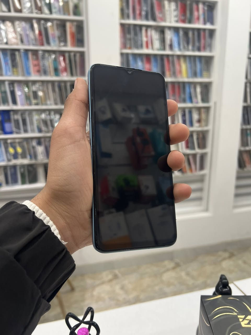 السلام عليكم
انڤنكس هوت 30 🔥

الجهاز كله شغال على اخر حبايه
( اتصال . انترنيت . كاميرا . برامج )

مبدل شاشه اصليه فقط 

ذاكره 128 

السعر 80 الف فقط 🔥

الرمادي التأميم شارع النخيل مكتب گولدن ستور 📍

للاستفسار 
***********
