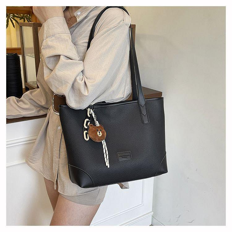 ❣️جــديــد  الانسه ❣️

حقيبه (جامعيه ) حجم كبير  مختومه من داخل جلد سوفت طري داخل الحقيبه مقسم بسحابات ومختومه 

 شغل اصلي كوالتي عالي ضمان 

  
لمراسله
واتساب📲***********
انستغرام 📲4use0 📲
العنوان // شارع 13 // قرب مجمع المقيم // مقابل ازياء الجوهره
يتوفر توصيل داخل النعمانيه 🛵 وباقي المحافظات 🚖
