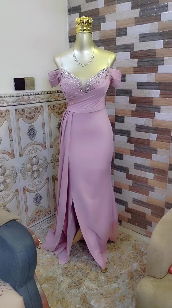 السلام عليكم
فستان وردي لبسه واحدة فقط قياس ٤٠ سعره ٣٥ قفل
كوستم ابيض لبسه واحدة فقط قياس ٤٠ سعره ٢٥ قفل
الفستان الاحمر لبسه واحدة فقط قياس ٤٠ سعره ٢٥ وبي مجال للاستفسار خاص مفتوح


**إذا كنت صاحب هذا الإعلان وتريد حذفه لأي سبب، رجاءا أرسل رسالة إلى الدعم الفني**