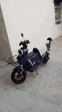 يا الله ماطور للبيع النوع  R9الماطور نضيف مداريه احسن مداراه بطاريات 32امبير الموصفات 
1 جنطه كبيره 
2اشاير يمين يسار دبل اشاره 
3استاند موبايل 
4نشرات ليليه باجنطه وبل جاملوغات 
السعر 650 الف وبيه مجال 
***********اتصل وتدلل 
المكان ديالى طريق الخاص سراجق
