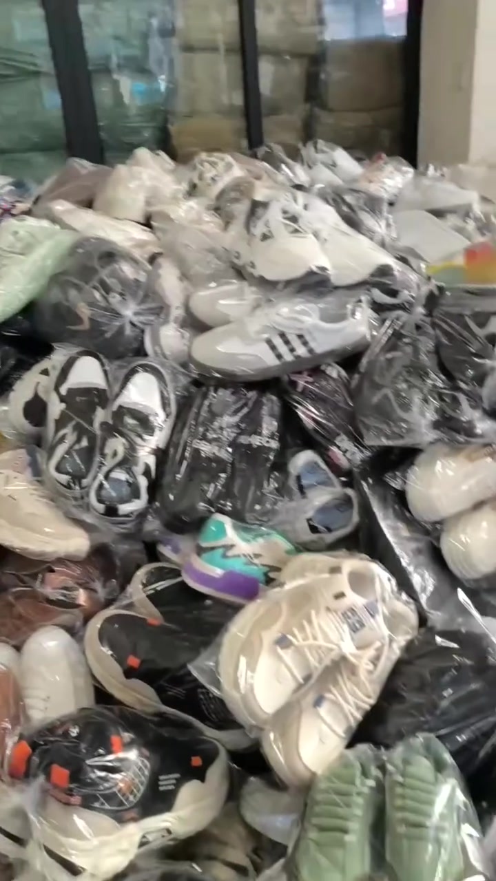 حذاء رجالي فول موديلت 
واتساب ***********
يوجد توصيل 🚚
