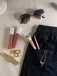 تنزيلات وتصريف مكياج وعناية كورية أصلية 100% أسعار منافسة الكمية محدود...