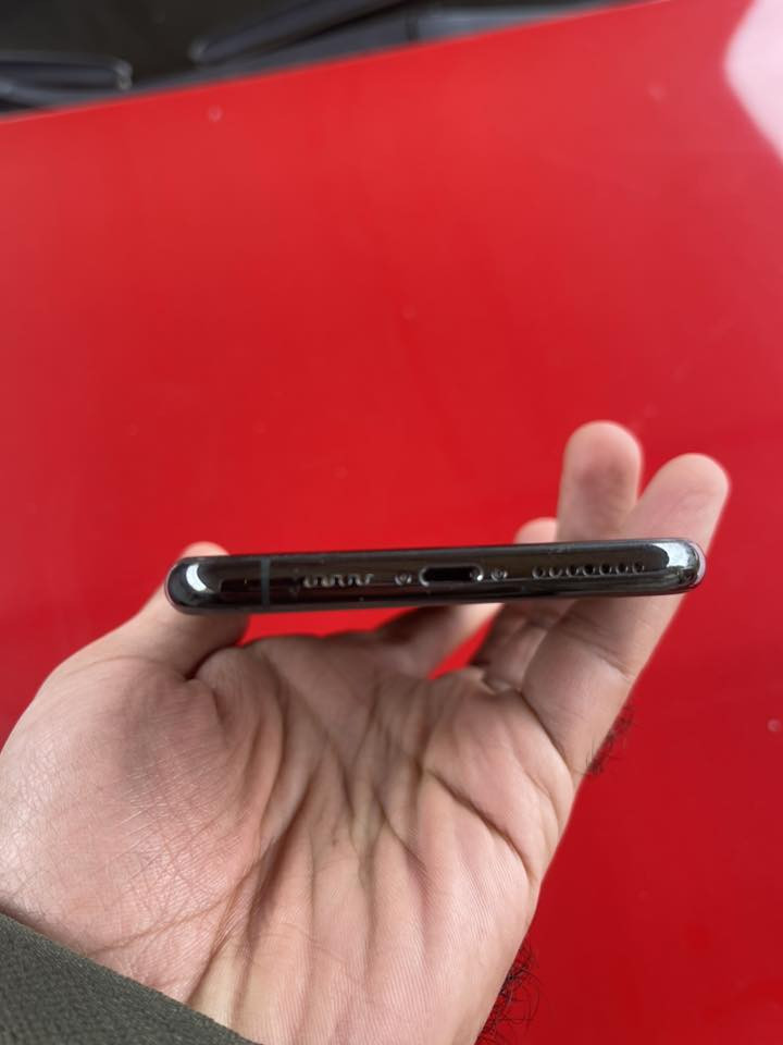 ايفون 11 بروماكس ذاكره 256 بطاريه 72 مبدل شاشه اصليه فقط السعر 300 الف مكاني البلديات او شارع فلسطين ***********
