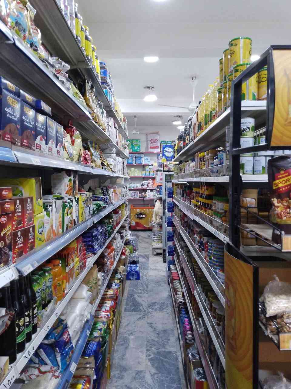 اسواق للبيع
سبب البيع ( لعدم التفرغ ) 
العنوان : بغداد الحريه حي السلام شارع 20 
للاستفسار على الرقم : ***********

