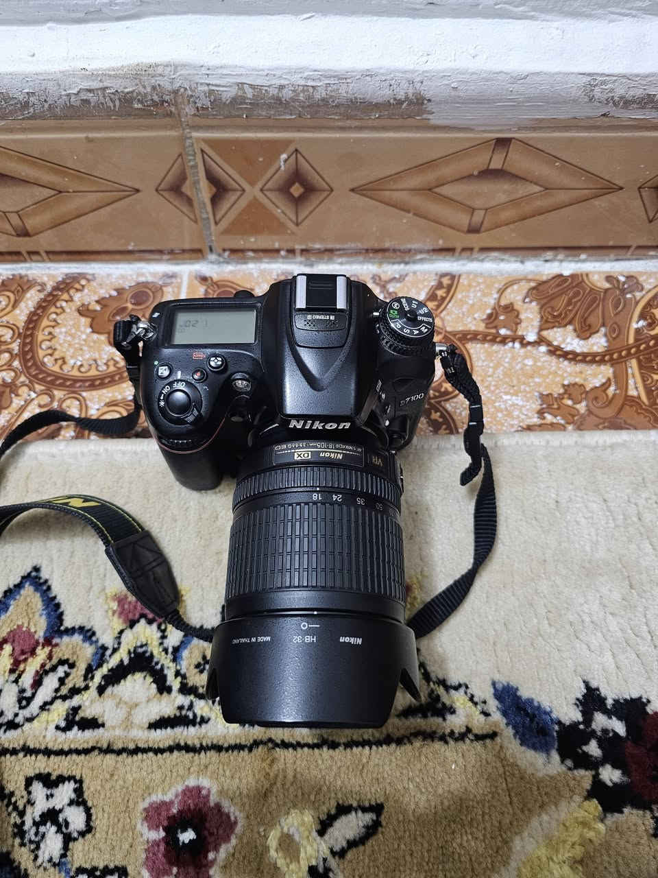 كاميرا D7100 نيكون
مع عدسة 18-105
+ عدسه تصوير رياضي
ملحقات الكاميرا 
بطارية + شاحنة +جنطة 
+ إحزام 

سعر 500 
***********
