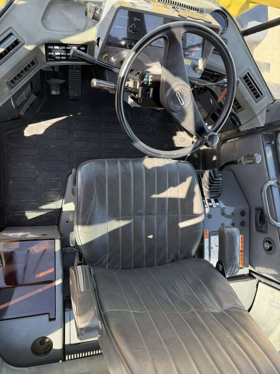 السلام عليكم شفل كوماتسو حجم WA100 محرك    محرك ٦ سلندر كير مكانيك تبريد بلادي عدد الساعات 2150 ساعة دخول جديد للعراق مكفول كفالة عامة شفل بحالة زيرو العنوان واسط الصويرة ***********
