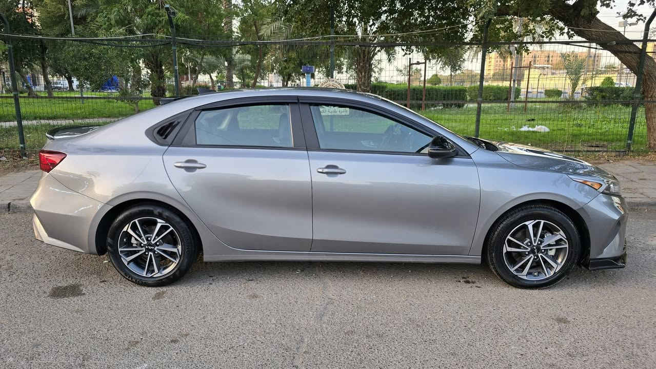 كيا فورتي LXS للبيع موديل ٢٠٢٣ البدي كلين مابي حادث شواصي لغود كله بلاد  حادثها من جوه مضروب الكيس مال كير وبدلت كير جديد نص مواصفات مال فورتي مدوشمها جلد درجة اولى بالنواب تفصال سياره جديده محرك ٢٠٠٠ دوش مابيها اي نقص والدعاميه الاماميه مصبوغه بأمريكا ودوخلها جديد رقم بغداد بأسمي  *********** واتس اب
