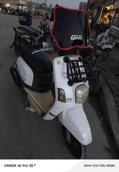 سلام عليكم دراجه للبيع خير من الله اي نقص مابيها محتاج واريد أبيعها شرط تجيب وياك فيتر وتجي اي نقص بيها تاخذها بلاش 700وبيها مجال حك جيه 
***********
