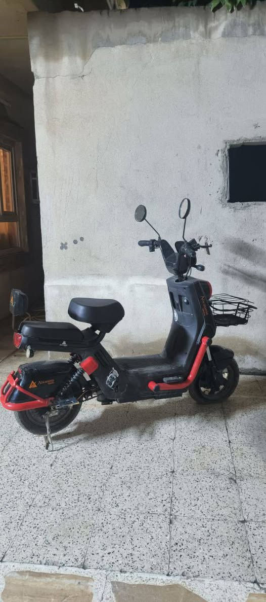 السلام عليكم عندي ماطور شحن للبيع نظيف مامستعمل كثير  السعر 300 للتواصل على الارقام التالية ***********
***********
