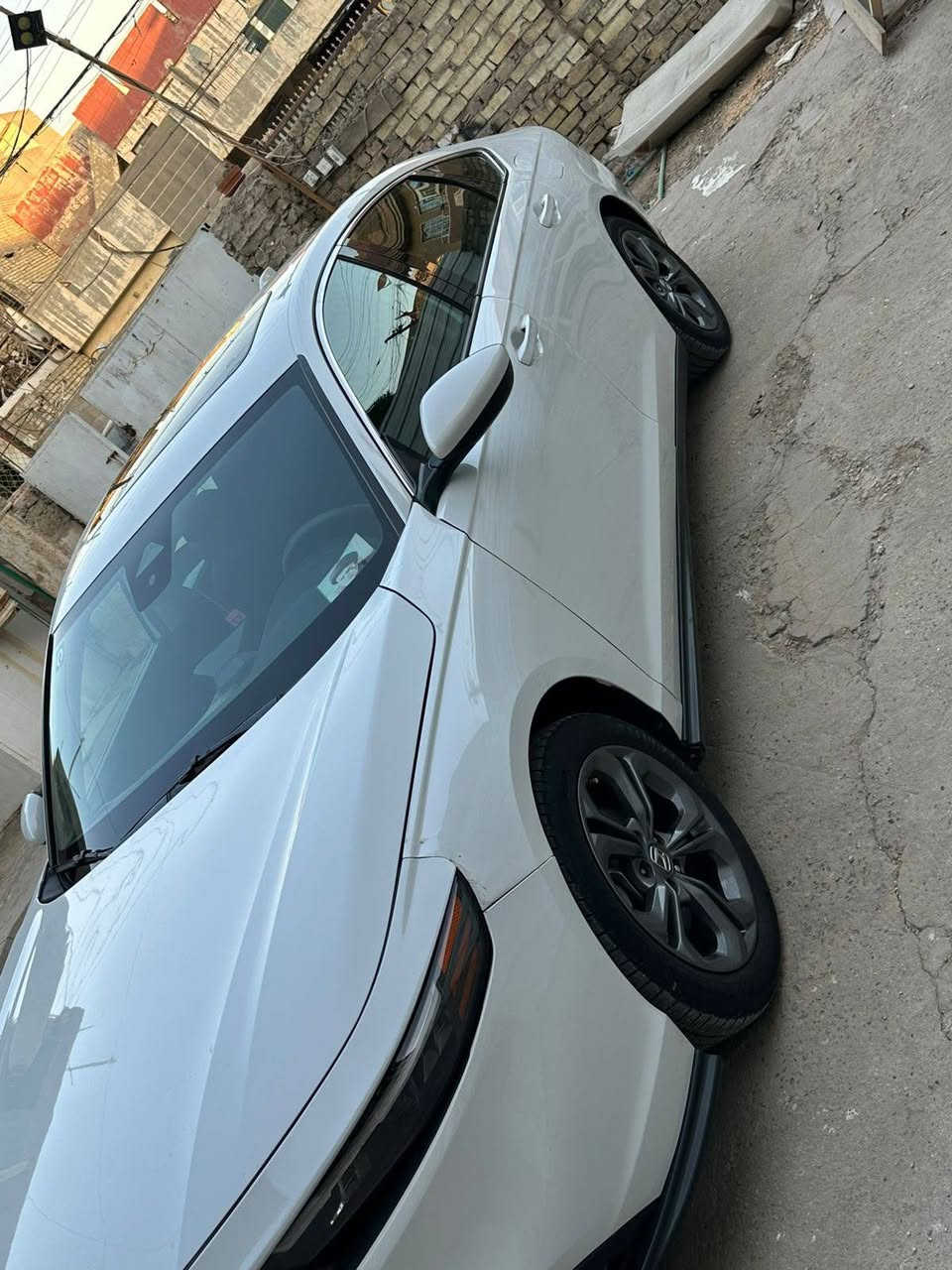 السلام عليكم
للبيع هوندا اكورد 
2023
1500 تيربو
فول مواصفات 
فتحه 
بصمه 
شاشه كار بلي
كامره خلفيه
مكينه كير مكفولات
صدر تبريد جاهزه 
بدون اي نقص
صور الحادث مرفقه
بنيد تبديل فقط 
وخشم الشاصي الايمن طخه فقط
رقم بغداد الدولي
مكان السياره بغداد الجديده
السعر ١٧٠ وبيها مجال قليل حك الجيه 
***********
