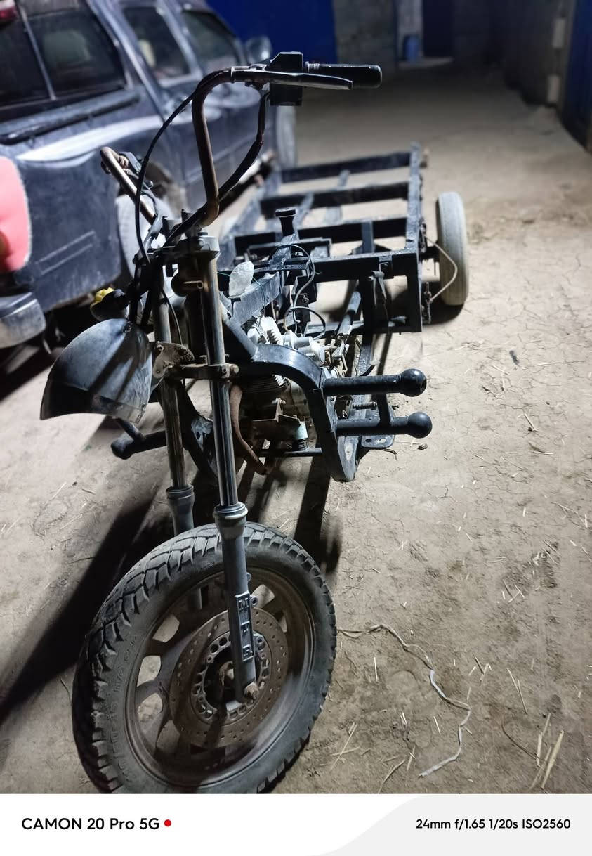 سلام عليكم. ستوته. M. T. R. كلك ستوته.  توني شادله. سدر  وناريه. جديده كله  دكم وجوزه وضفيره ولايت  كامله كله محرك شغال وخير من الله  ستوته  تانكيه موجود. بس عوزه ترتيب وبديه عوزه شويه لحيم. رايده بي 350وبيه مجال مكاني النصر. عتاب رقمي ***********
