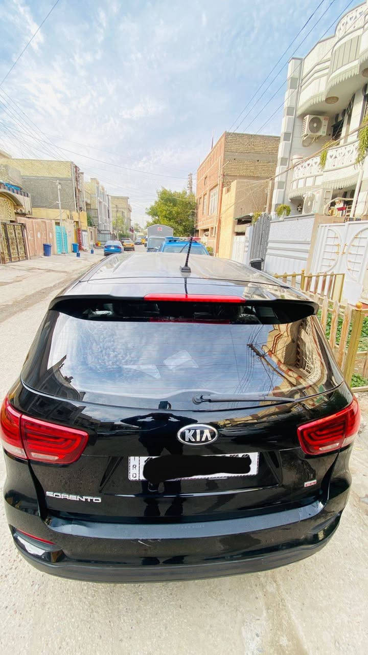 البيع او مراوس سورنتو 2019 وارد امريكي
محرك 4 سلندر 2400  جي دي اي 
7 راكب قطعتين تبريد داخل اسود 
نص مواصفات 
شاشه جبيره
تحكم ستيرين
حادثه من امريكا جاملغ خلفي بدون دواخل وبدون تبديل 
و بيها الجاملغات الاماميه ثنين و ربع البنيد صبغ فقط السياره كله ليبل واحد بدون تبديل السونار مرفق ويا الصور 
رقم بغداد تحويل مباشر 
العنوان بغداد 
السعر 170 وبيها مجال 

(***********)
