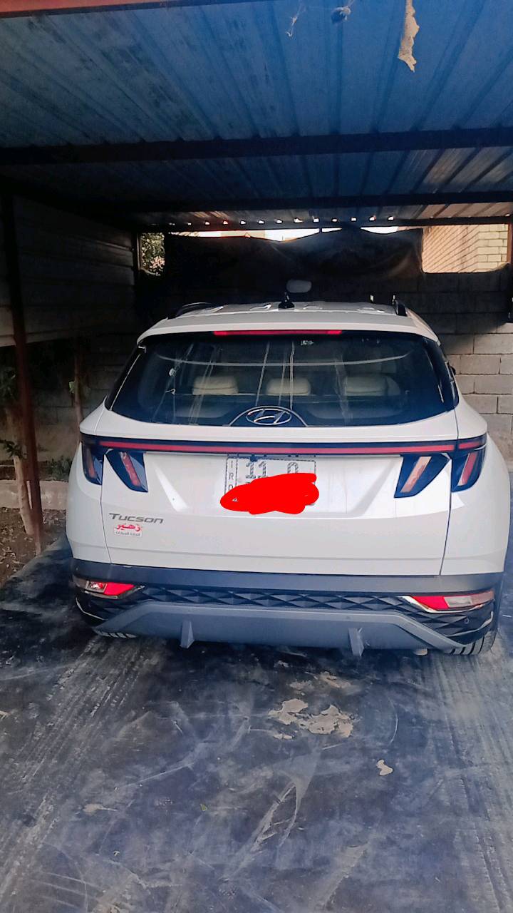 سلام عليكم للبيع توسان ٢٤ خليجي فول  مكفوله كفاله عامه 
موصفاتها 
1_بصمه تشغيل وبصمه ابواب وتشغيل عن بعد 
2_تحكمات فول 
3_رقم بغداد بسمي 
4_سعر 235بيها مجال للشراي 
السياره لوك جديده ماشيه 40 للتواصل ع رقم ***********