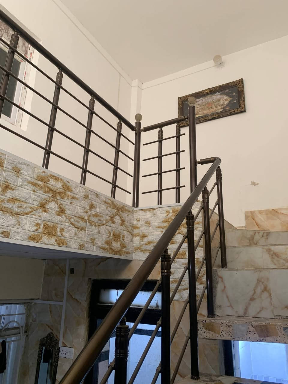 بيت للايجار مساحه 175م طابقين بالاسكان القديم يحتوي على 4 غرف نوم واستقبال وصاله ومطبخ وصحيات
الاستفسار ***********
