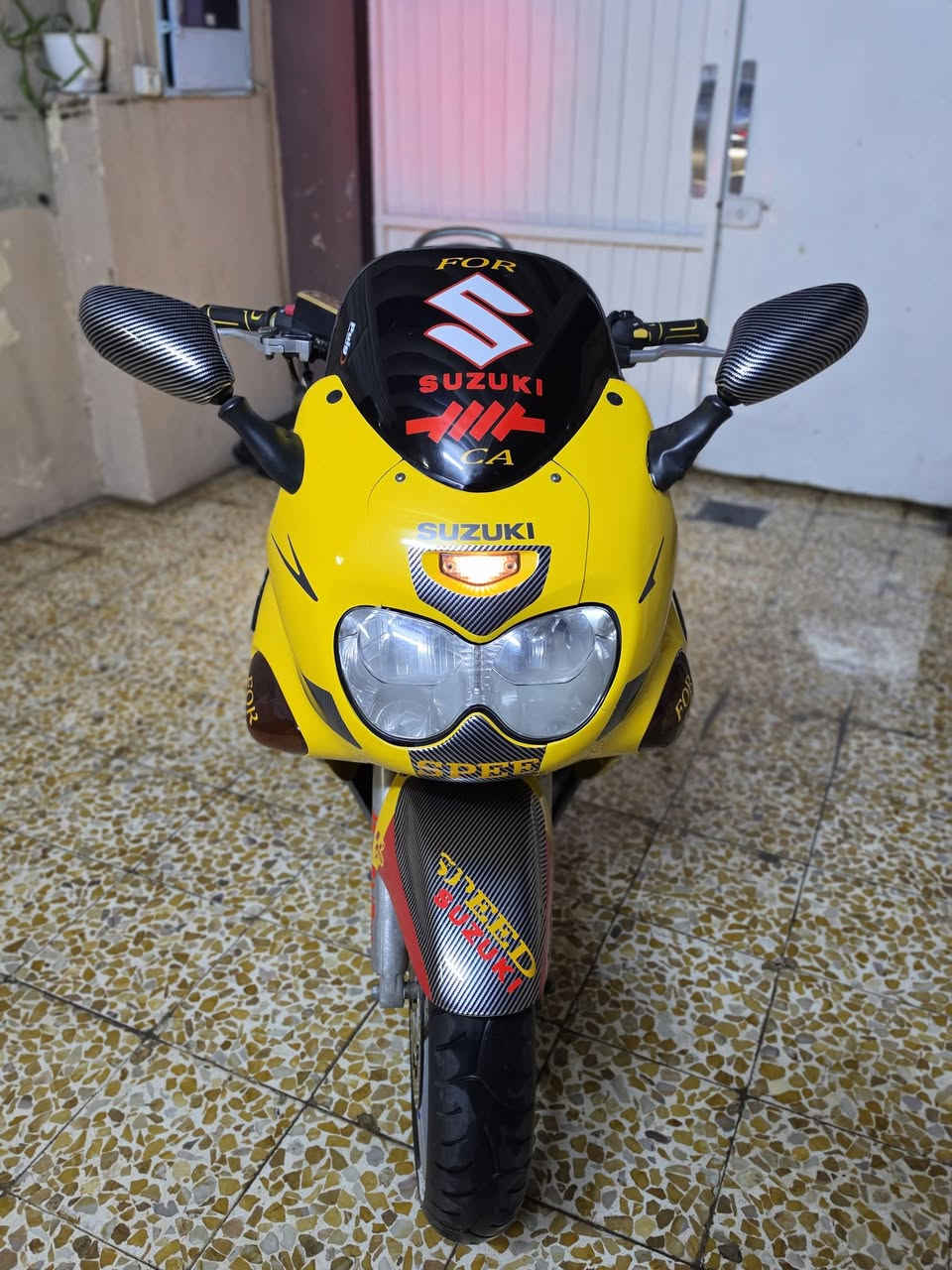 للبيع
دراجه بطح نوع suzuki
ماشيه 36
حجم محرك 750
اترايك 250✈️✈️
براد دهن بدون راديته يعني ماكو حماوة المرغوب 
محرك ابشرط برغي ما مفتوح 
عنوان موصل حي صدام 
السعر 18$وبي مجال 
***********
***********
