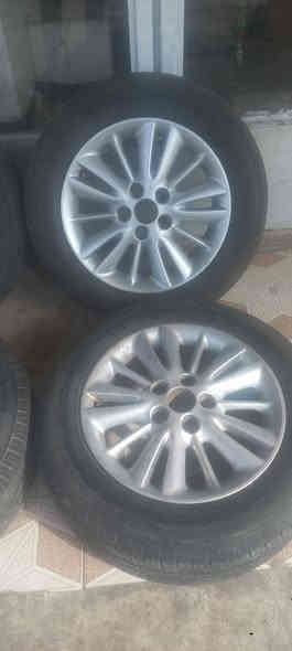 للبيع تخم حجم ١٦ كامل بي زوج تايرات جدد ياباني وثنين نظيفات خابر وتدلل ***********
