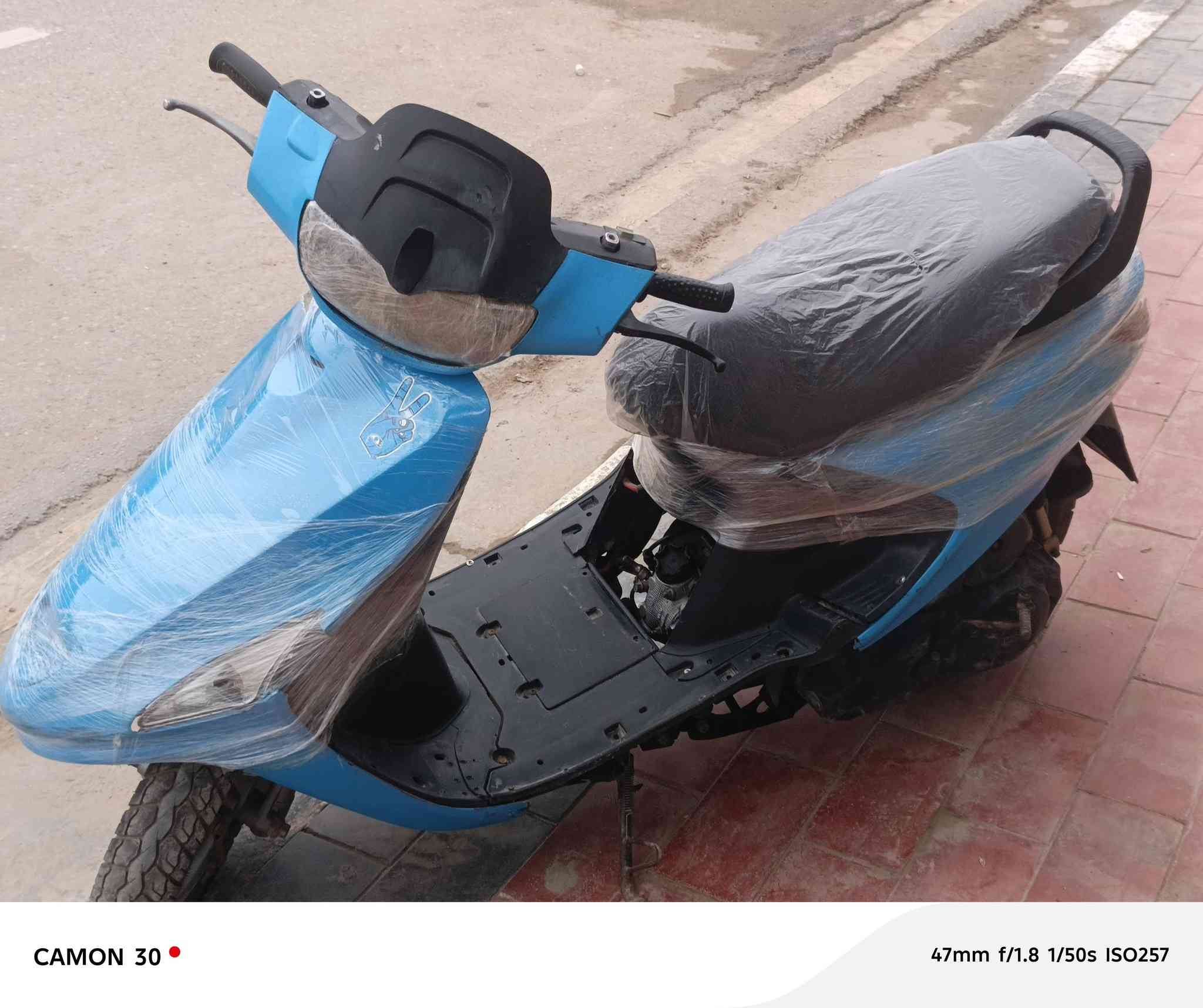 ‏دراجه فراشه للبيع دراجه شغاله نضيفه  محرك ما بي شي  شغاله لايت هورن النقص ما بيها باتري سلف شغال     سعر 190 وبيها مجال بسيط مكان  طواريج *********** مكلف بلنشر
