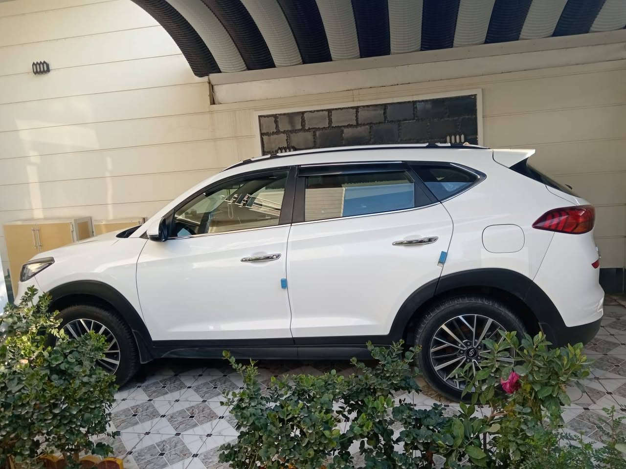 توسان 2020 خليجي كفالة عامة 
بغداد انكليزي باسمي سنوية 2030 
محرك 2000 دوش 
كوري فول موصفات:
بنوراما 
حساسات خلفيه 
كامره خلفيه أماميه 
مري شفط 
اشاير ترحيب 
يدات نيكل 
تحكم ستيرن 
كراسي كهرباء 
مقاعد جلد 
بصمه
السياره ماشيه 60 قابل للزياده 
السياره معروضه 228$ بيه مجال 
سيارة نضيفة جدا استخدام قليل جدا 
***********
