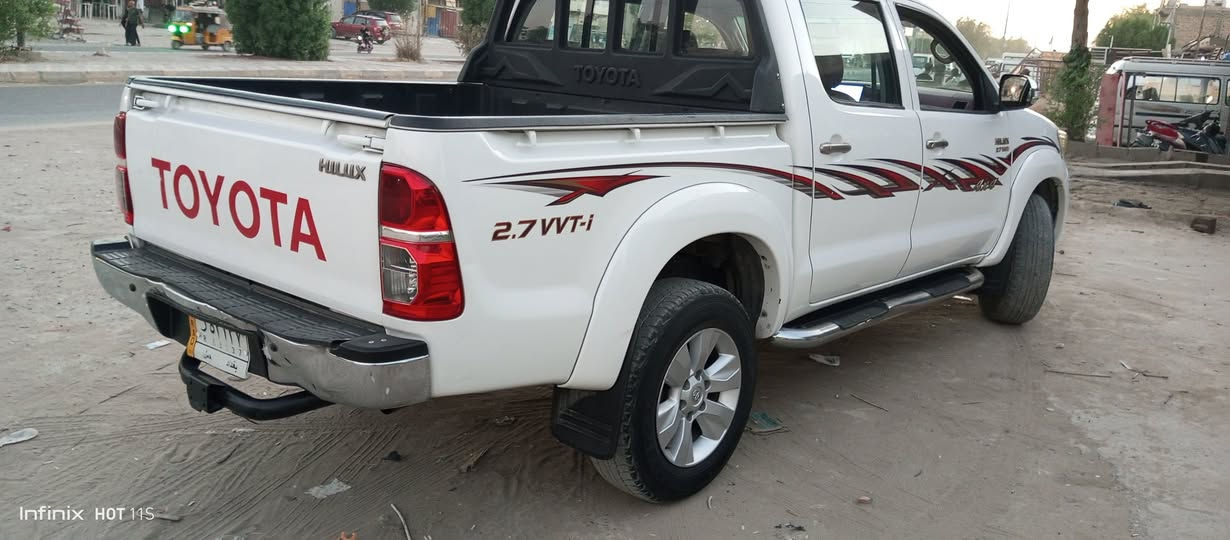 السلام عليكم بيك اب تويوتا موديل 2014 جديده اي نقص ماكو  كير محرك جديد مقفوله عده صبغ موضح لكم بالمقطع الفيديو على قد اربع اصابع فقط مال بيت استخدام شخصي عنوان بغداد السعر 220 بيها مجال للاستفسار ***********
