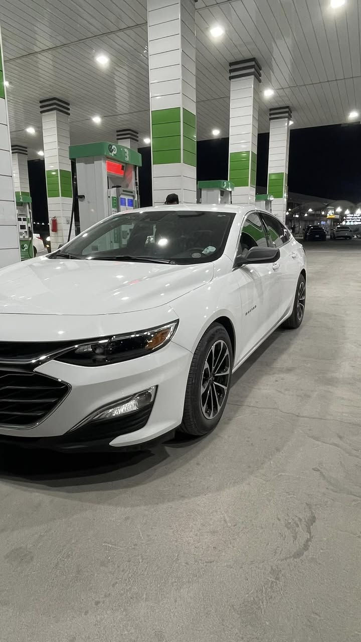 السلام عليكم 
ماليبو 2023 رقم بصرة  
سياره ماشيه 45 بس 
ويل رياضي جديد توه خليته 340$
حادثها كلش بسيط  كما موضح بالصوره 
السعر 145 وبيها مجال 
***********
