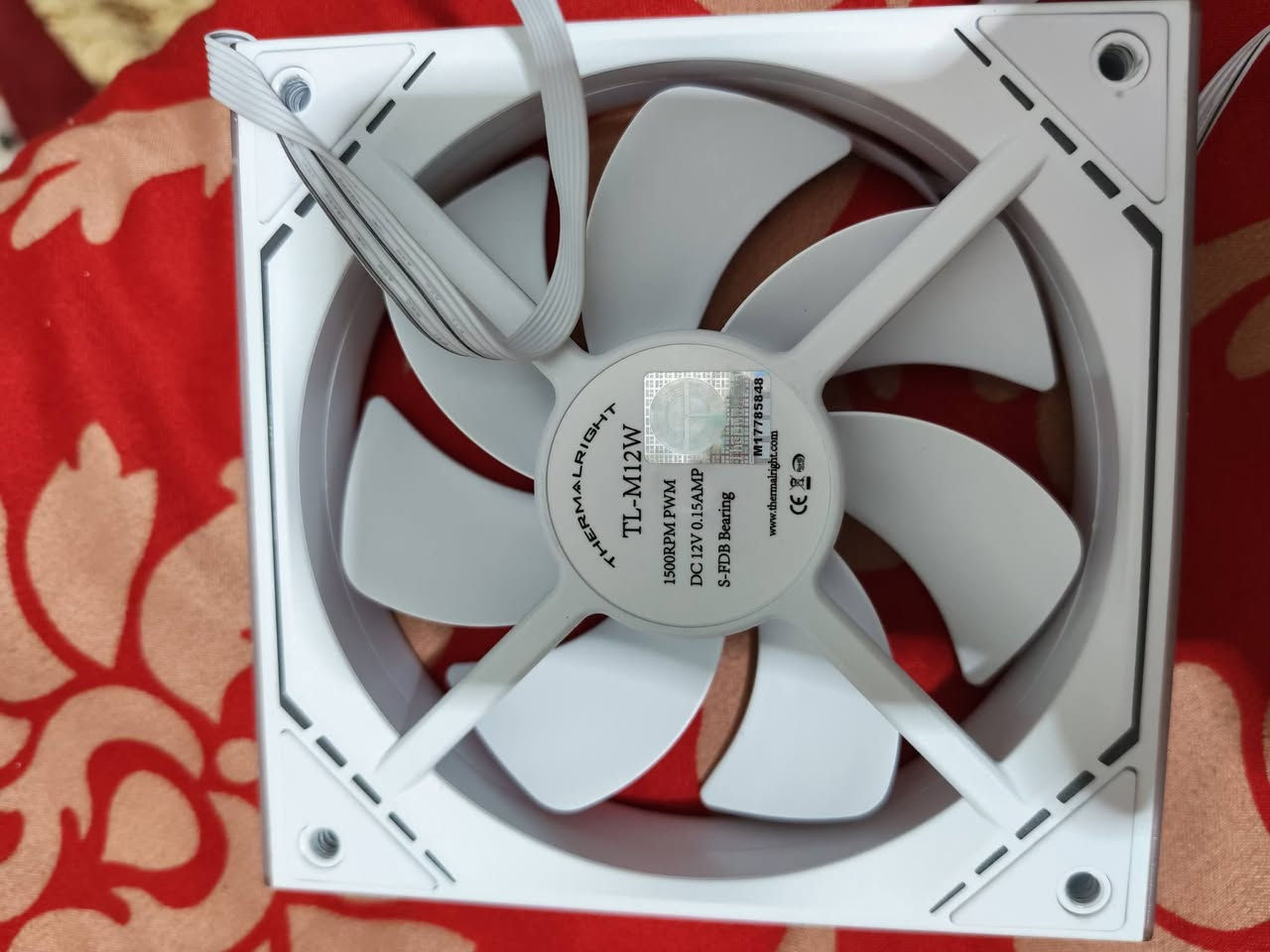 سلام عليكم مروحه تبريد كمبيوتر بهاذا الشكل rgb قيم واخذهه مكاني بغداد مدينه الصدر ***********
