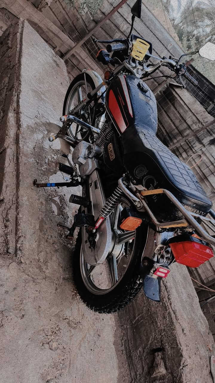 سيفان للبيع موديل 20اوراق كامله نضافه خير من الله المكان ديالى الخالص السعر 450وبي مجال رقم الهاتف ***********  آسيا ***********
